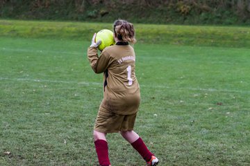 Bild 168 - B-Juniorinnen TSV Gnutz o.W. - SV Henstedt Ulzburg II : Ergebnis: ca. 5:0